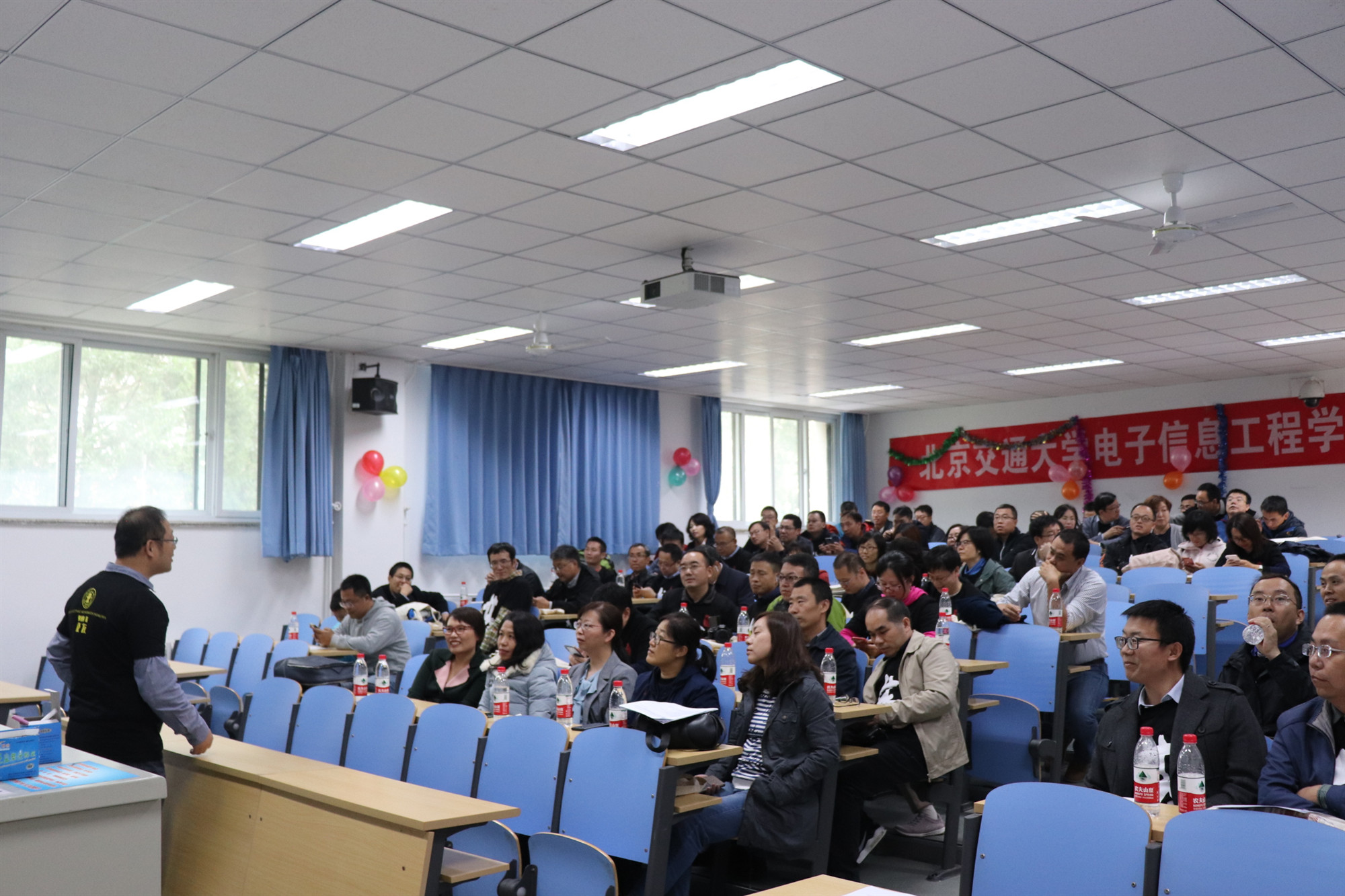 5、95级校友座谈会.JPG 5、95级校友座谈会.JPG